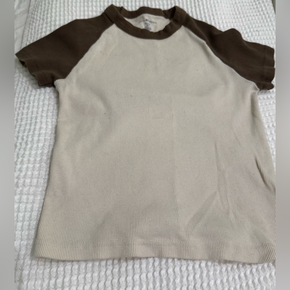 Brandy Melville Short Sleeve Raglan Tee in Cream and Brown